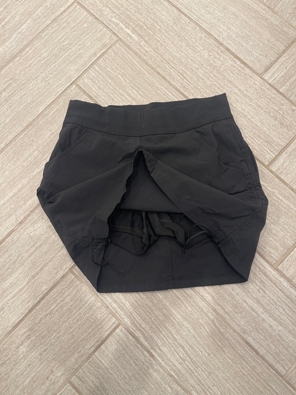 Columbia Black Mini Skort with Side Drawcord - Picture 3 of 4